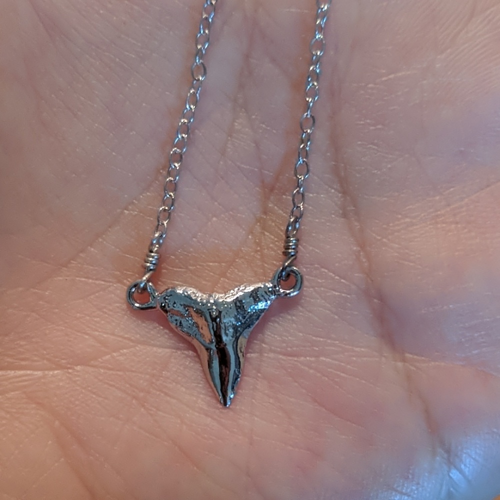 Shark Tooth Hawaii necklace Sterling Silver - Picture 3 of 3